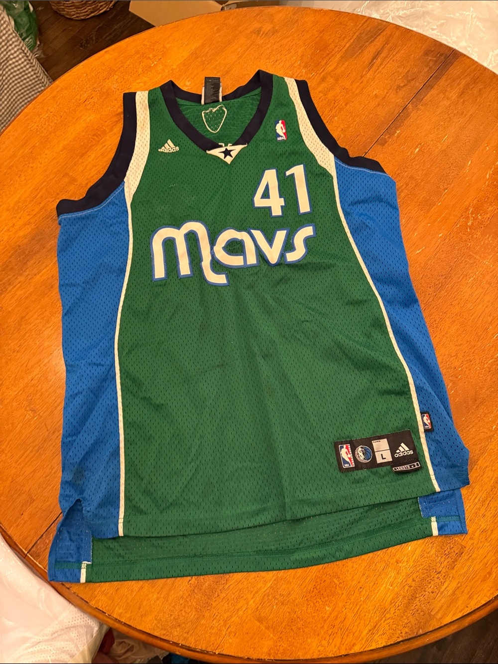Adidas Dallas Mavericks stitched Dirk L Large small spot right top white strip